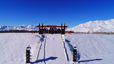 新疆可可托海雪地木屋度假村航拍