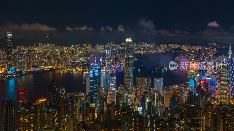 香港太平山俯瞰城市天际线夜景