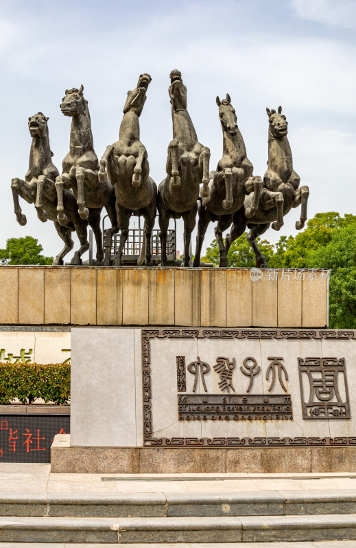 河南洛阳周王城广场天子驾六雕塑景观