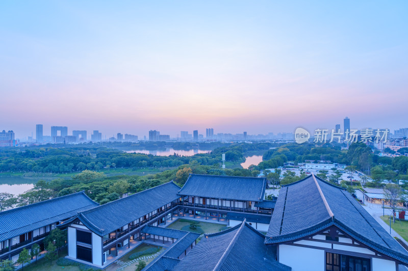 广州市文化馆中式传统岭南建筑庭院夕阳黄昏