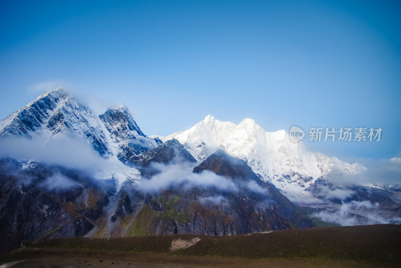 西藏珠峰东坡雪山背景自然风景