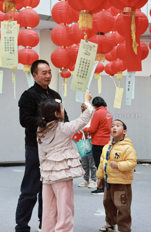 猜灯谜 学知识 度元宵