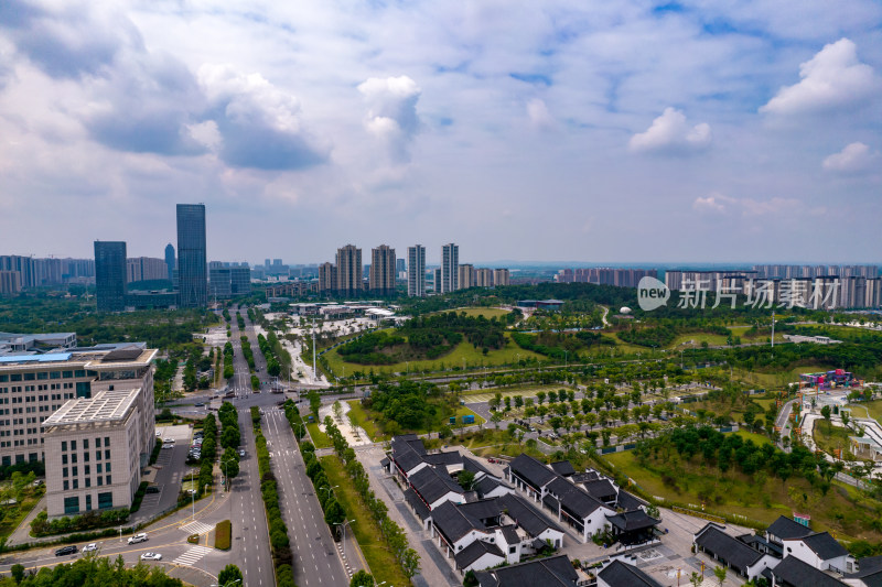 湖北荆门城市大景蓝天白云航拍图