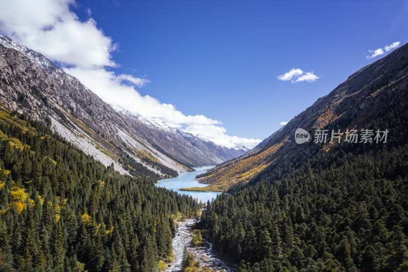 西藏林芝藏东南念青东曲通线中的冻措秋景