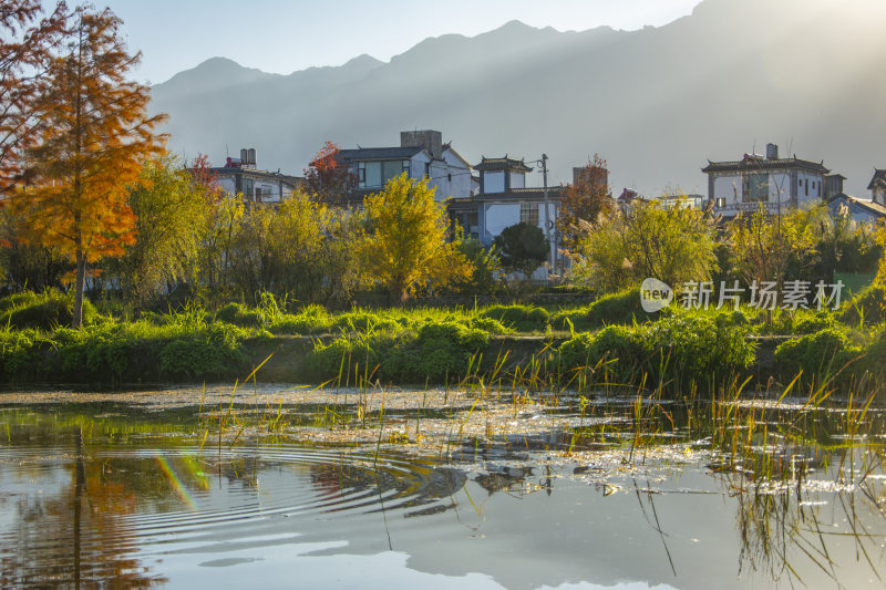 大理边建筑村庄风光