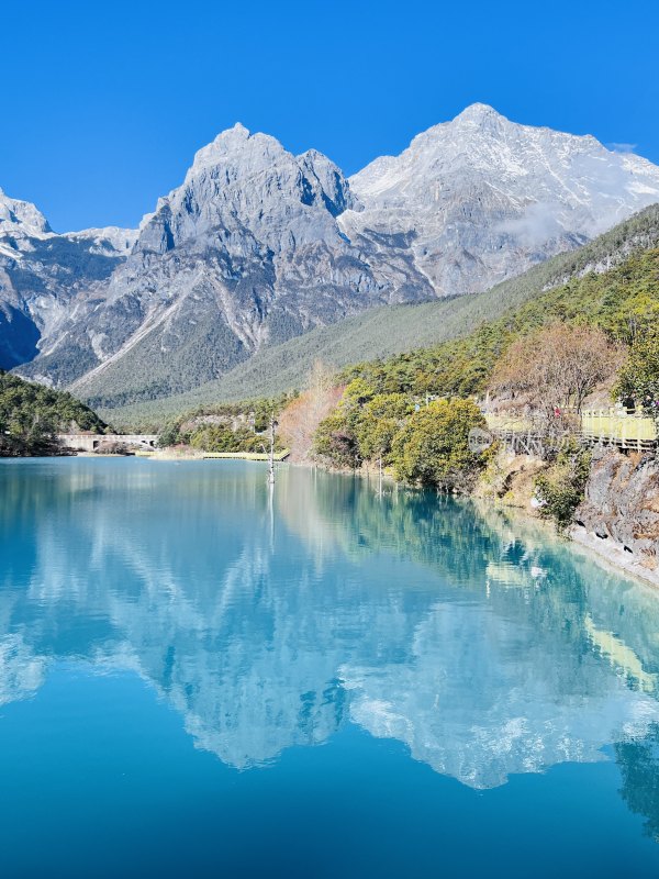 丽江蓝月谷玉龙雪山