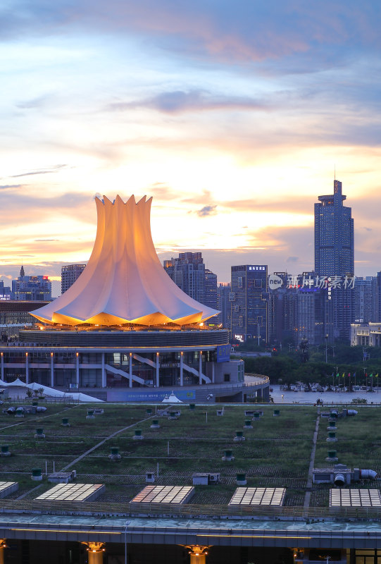 广西南宁国际会展中心城市风光建筑夜景