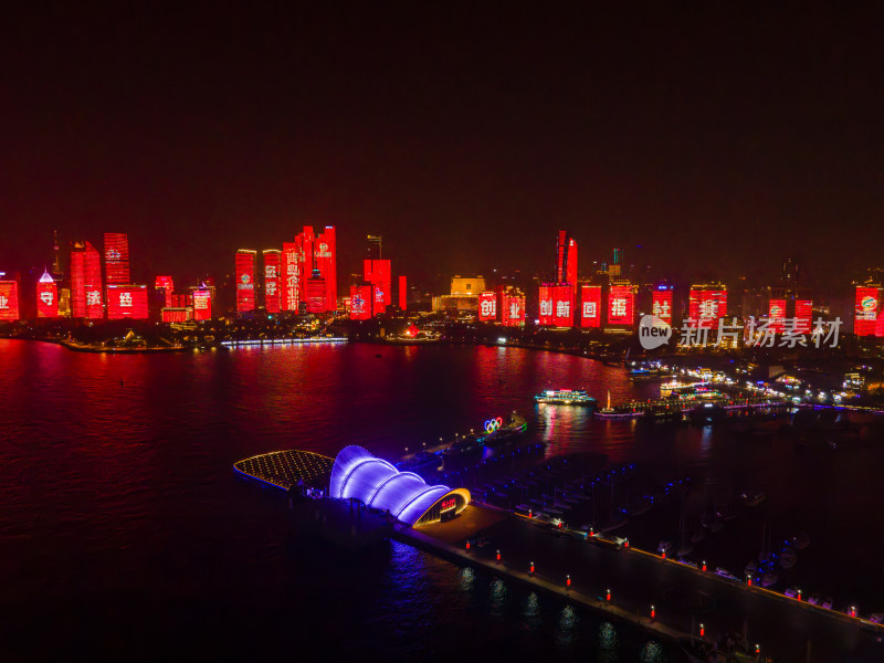 城市夜景河岸灯光秀全景