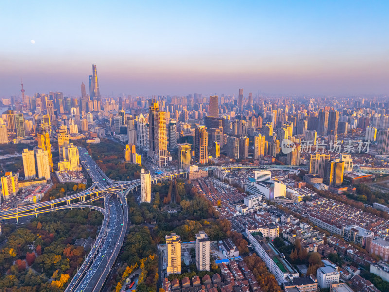 航拍上海市区黄昏美景