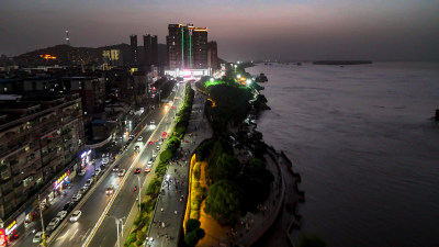 航拍湖北鄂州沿江大道夜景交通