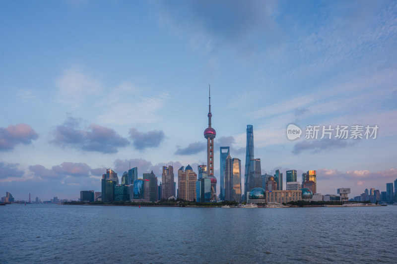 上海城市地标天际线浦东陆家嘴东方明珠外滩