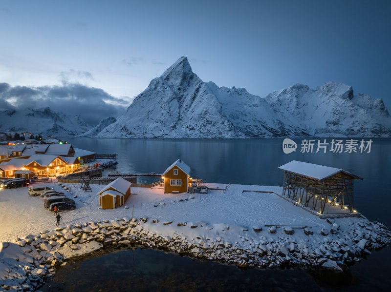 挪威罗弗敦群岛北极圈雷纳冬季雪景高空航拍