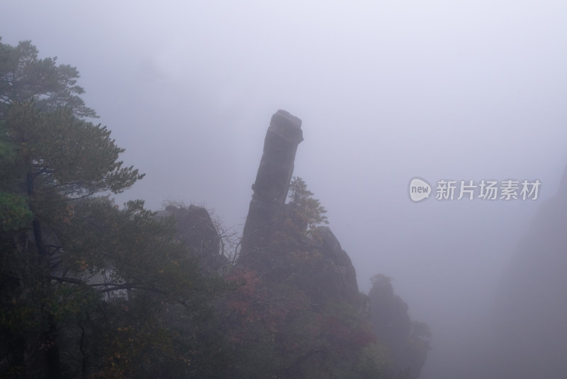 云雾下，安徽黄山风景区风光