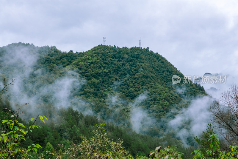 汉中留坝火烧店镇秦岭深处雨后山间的云雾