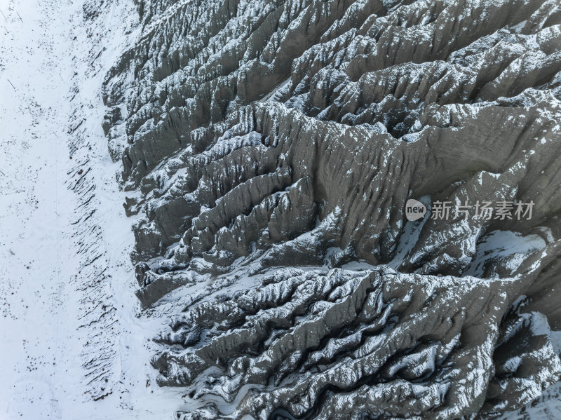 新疆北疆独山子大峡谷纹理雪山高空航拍