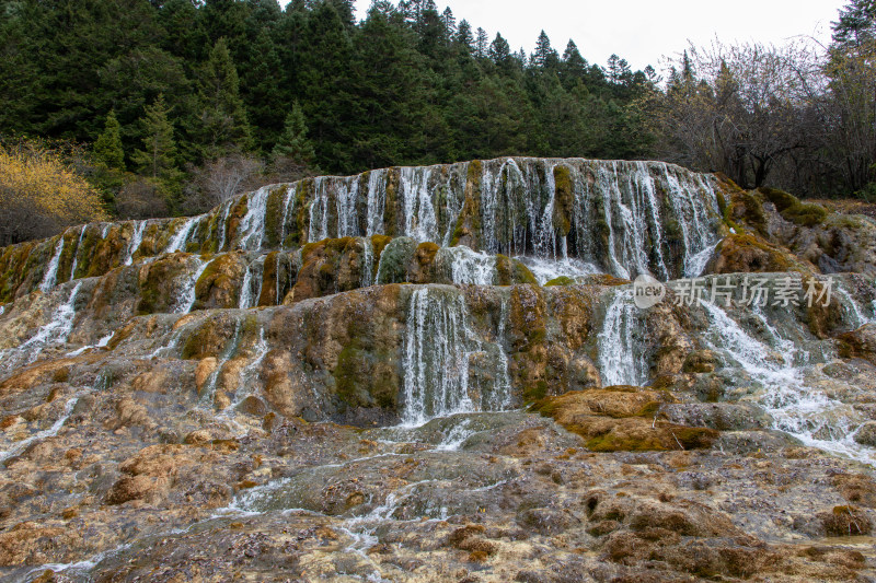 四川阿坝黄龙景区飞瀑流辉