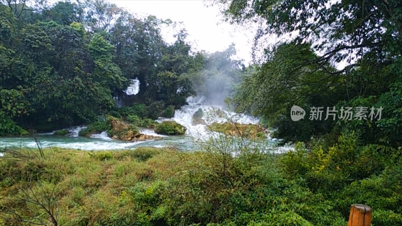 南宁山间瀑布自然风景