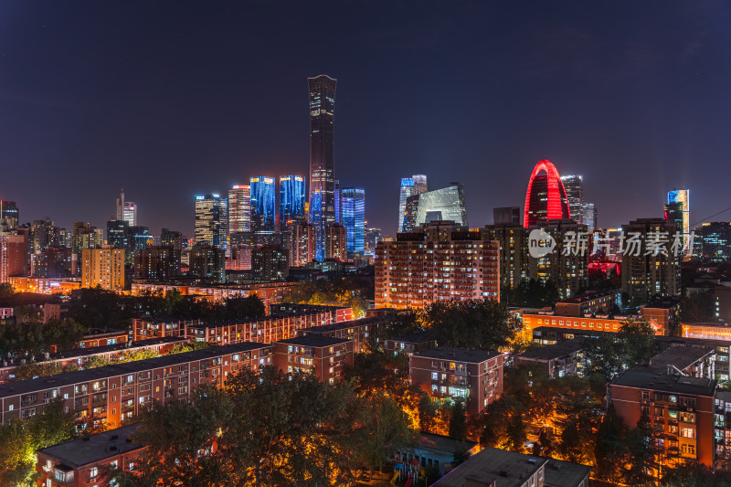 北京城市活力居民楼间闪烁的都市夜灯