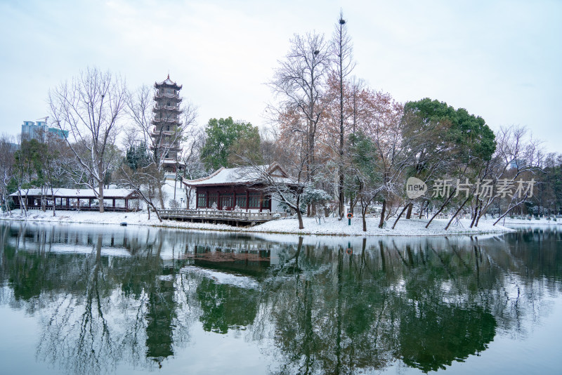 武汉冬天解放公园雪景