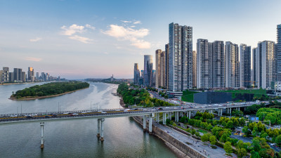 傍晚时分的湖南长沙湘江银盆岭大桥