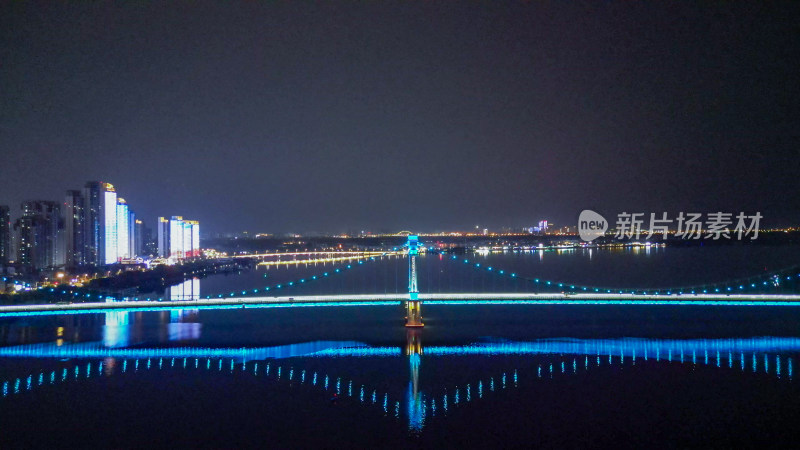 航拍湖北襄阳汉江凤雏大桥夜景