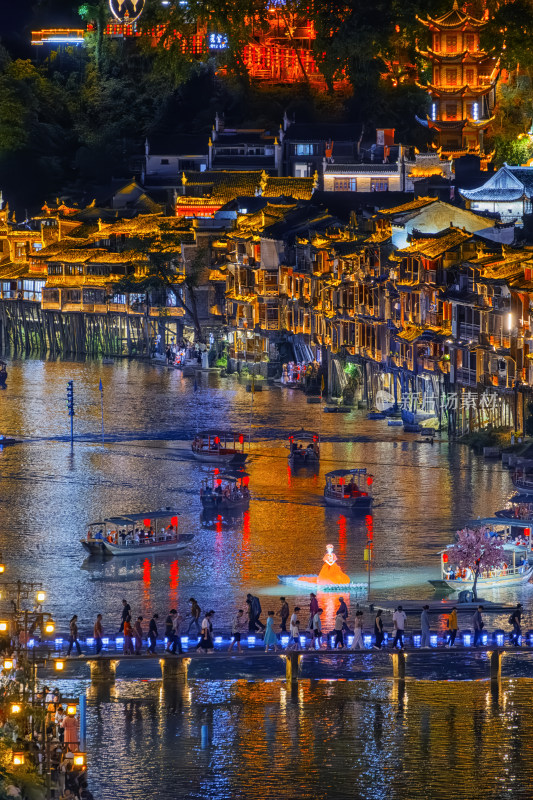 湖南湘西凤凰古城夜景