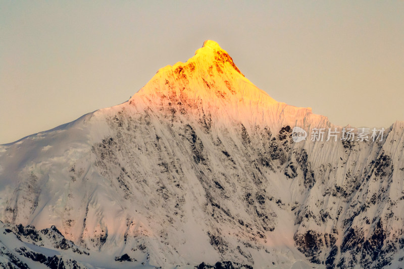 梅里雪山日照金山自然风景