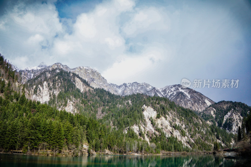 九寨沟海子雪山景观