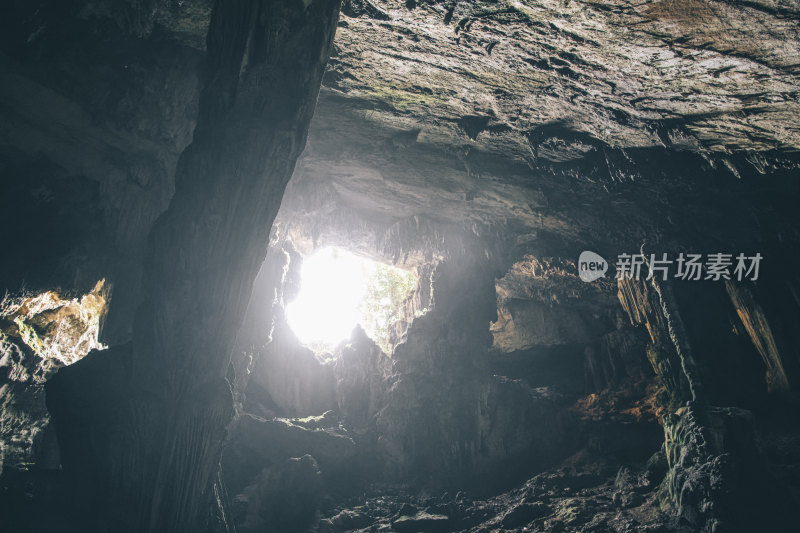 岩溶地貌洞穴内部-广西桂林平乐县朝天岩