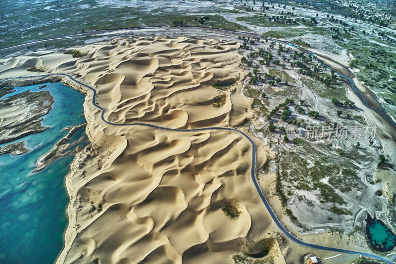 沙漠湖泊美景