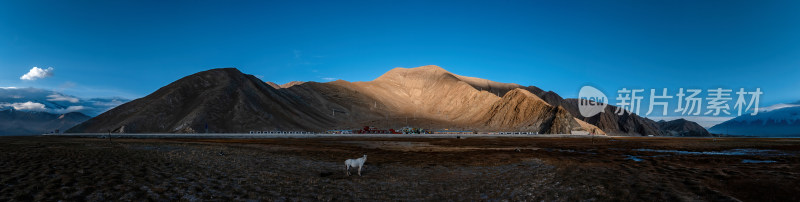 中国新疆喀什地区阿克陶县喀拉库勒湖景区