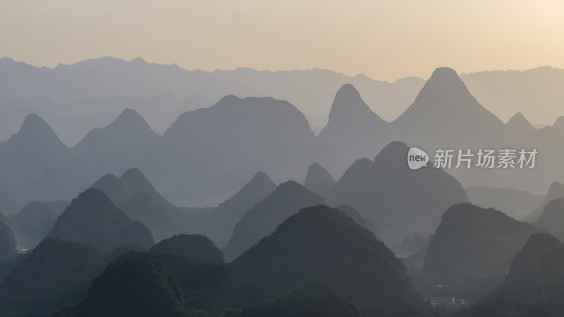 桂林阳朔喀斯特地貌水墨画山水画