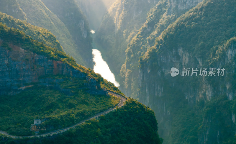 乌蒙山深处盘山公路