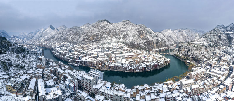 航拍东方威尼斯镇远古城雪景