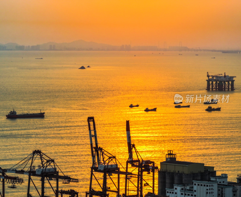 深圳蛇口港海上日落晚霞景观