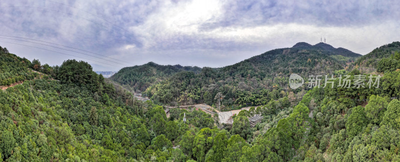 连绵起伏山川丘陵地貌航拍全景图