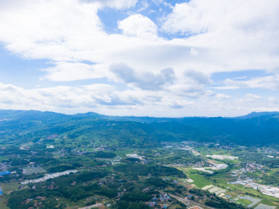 连绵起伏山川丘陵航拍图