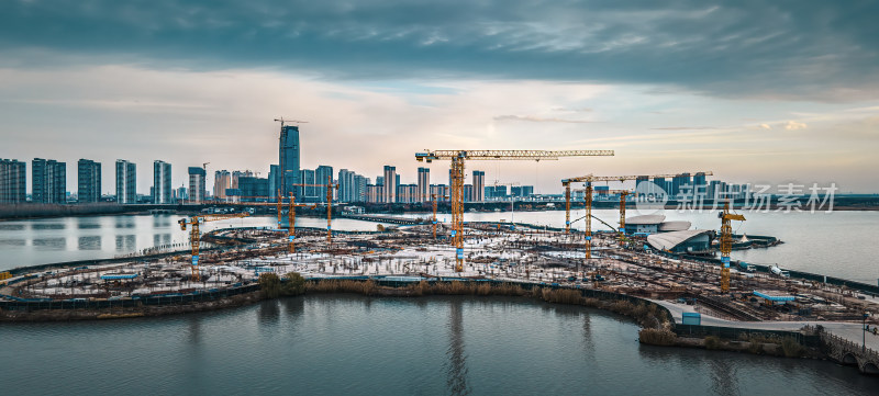 常熟昆承湖河畔城市建筑工地全景