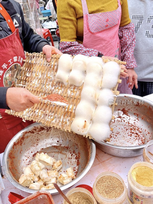 柳州青云民生市场，霉豆腐小摊