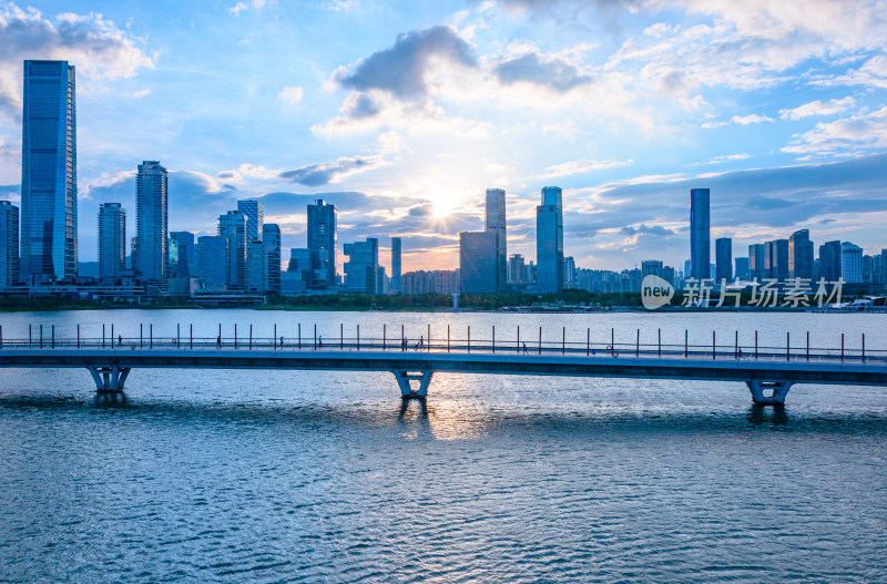 深圳人才公园深圳湾CBD摩天建筑夕阳晚霞