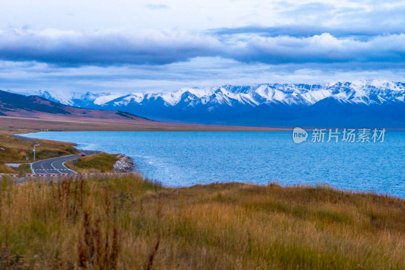 赛里木湖风光