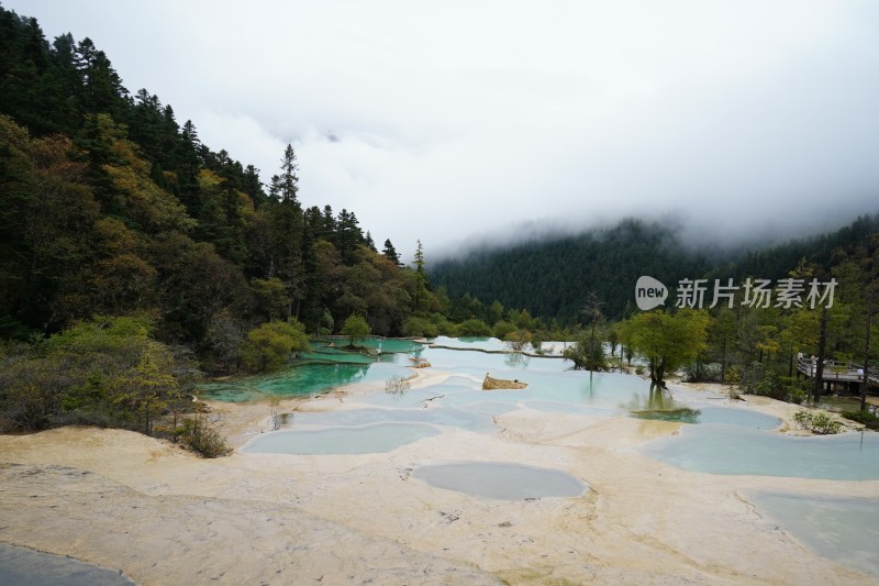 四川阿坝藏族羌族自治州黄龙风景区