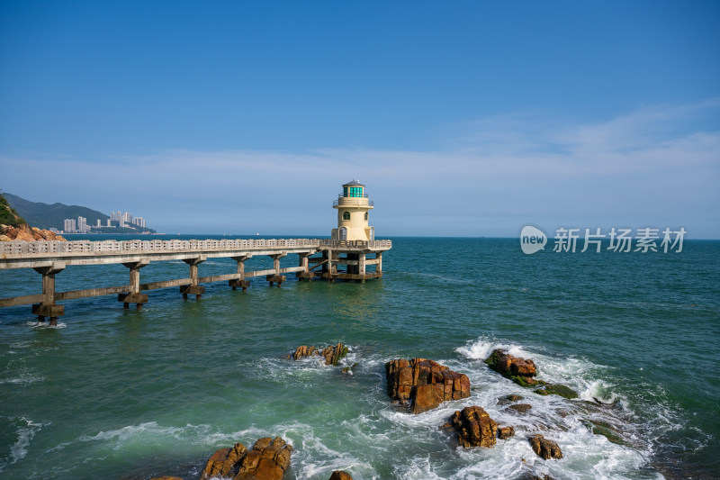 夏季白天广东汕头南澳岛钱澳湾灯塔风光