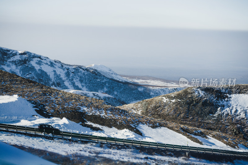 冬季长白山积雪山峰