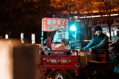 夜市小吃美食人群叫卖