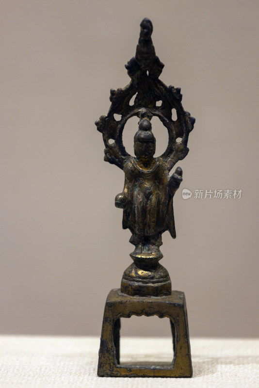 洛阳博物馆唐代鎏金观音菩萨铜像