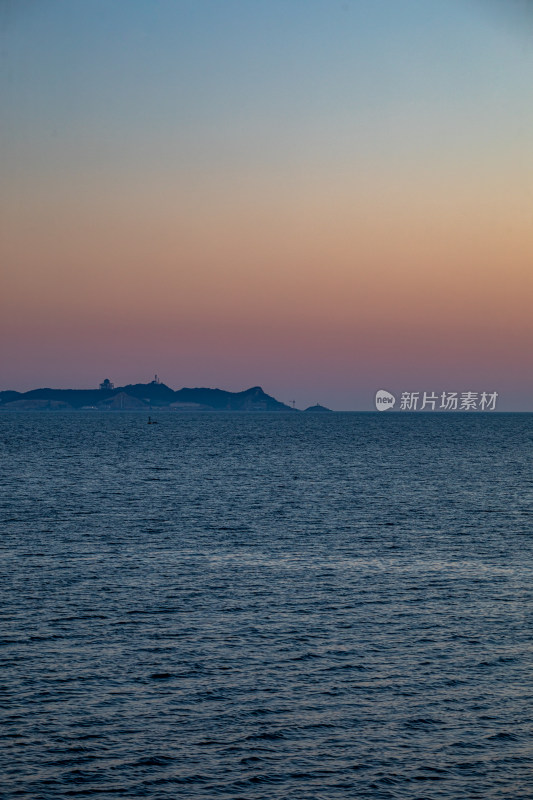 山东烟台东山栈桥海上日出海天相接一色景观