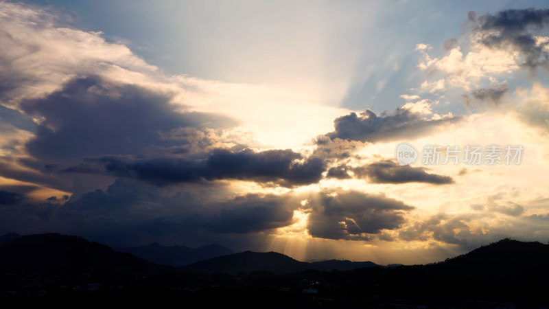 唯美黄昏日落天空