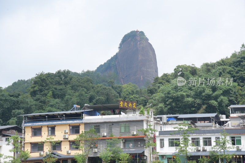 广东韶关：丹霞山景区锦江岸边的客栈民宿