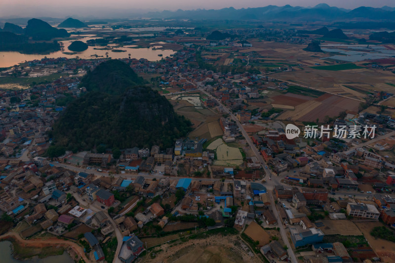 云南传统村落白族房屋建筑航拍图